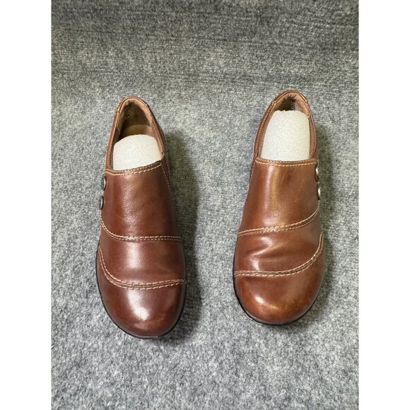 Clarks Womens Brown 9M Leather Slip-On Comfort Shoes W/ Button Accent - Picture 10 of 16